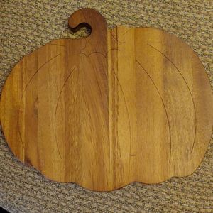 Adorable holiday cutting board/serving tray